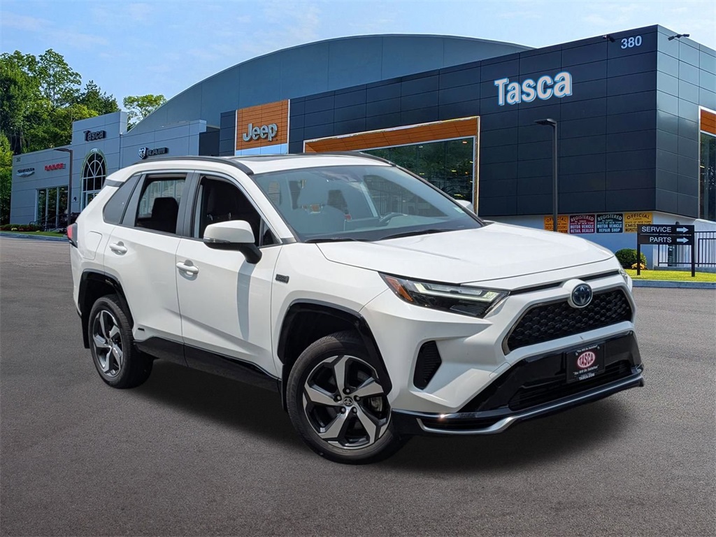 Used 2023  Toyota SE image 1