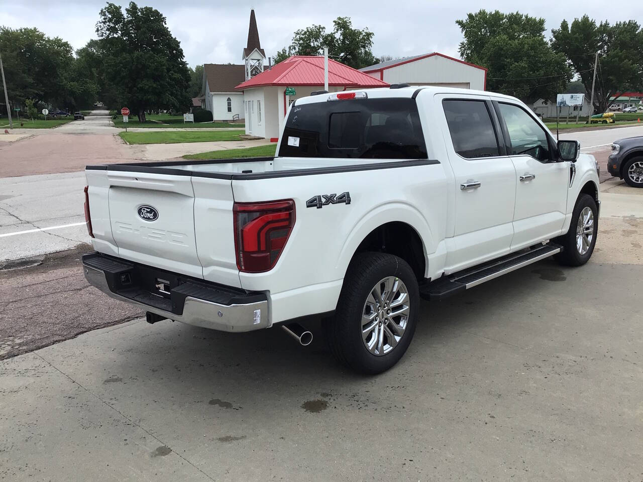 2025 Ford F-150 Lariat photo 2