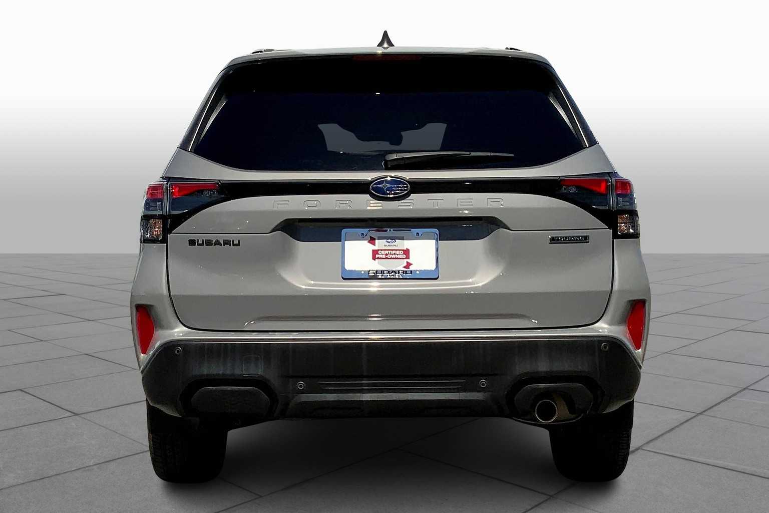 2025 Subaru Forester Touring photo 4