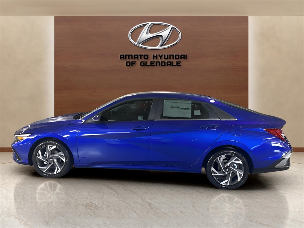 2025 Hyundai Elantra Limited photo 2