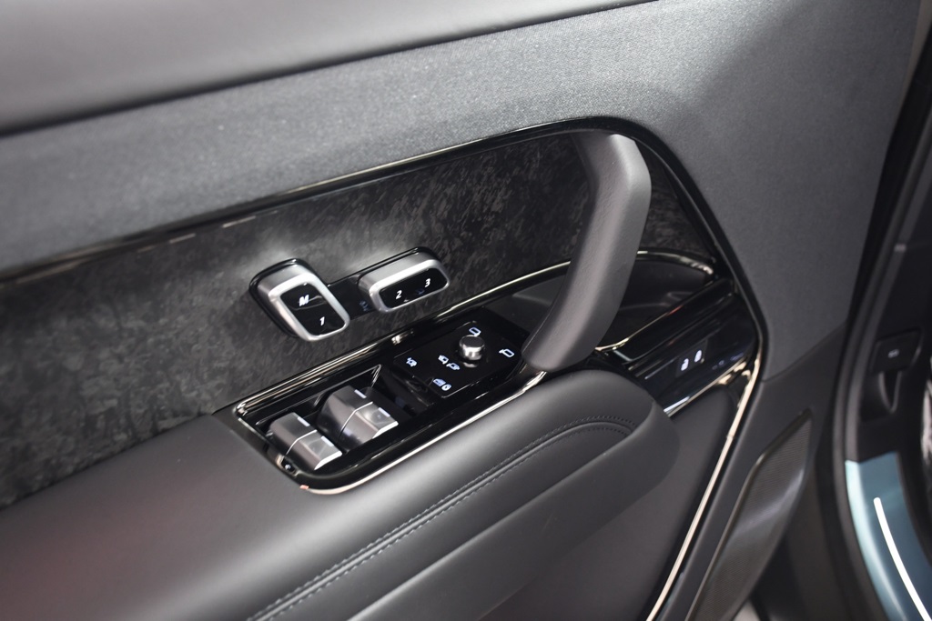 2025 Land Rover Range Rover Sport photo 16