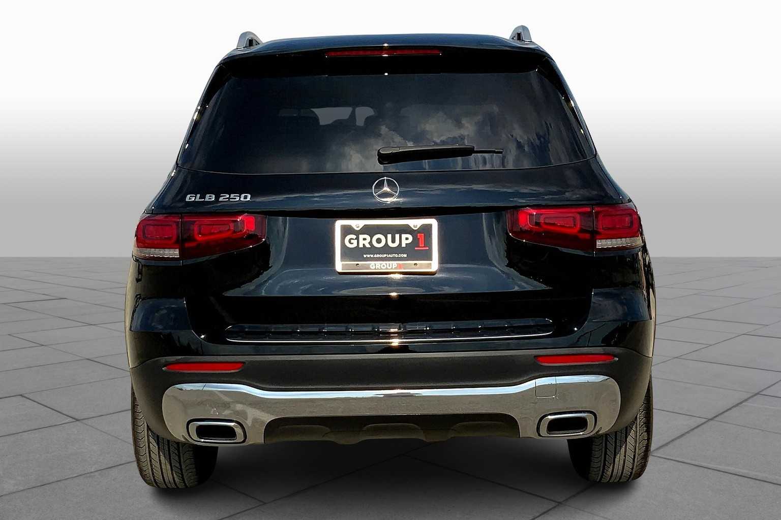2023 Mercedes Benz GLB 250 photo 4