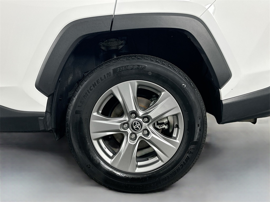 2024 Toyota RAV4 XLE photo 21