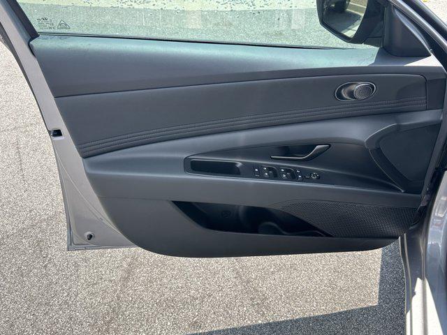 2025 Hyundai Elantra SEL Sport photo 10