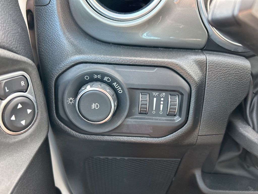 2022 Jeep Wrangler Unlimited Sahara photo 22