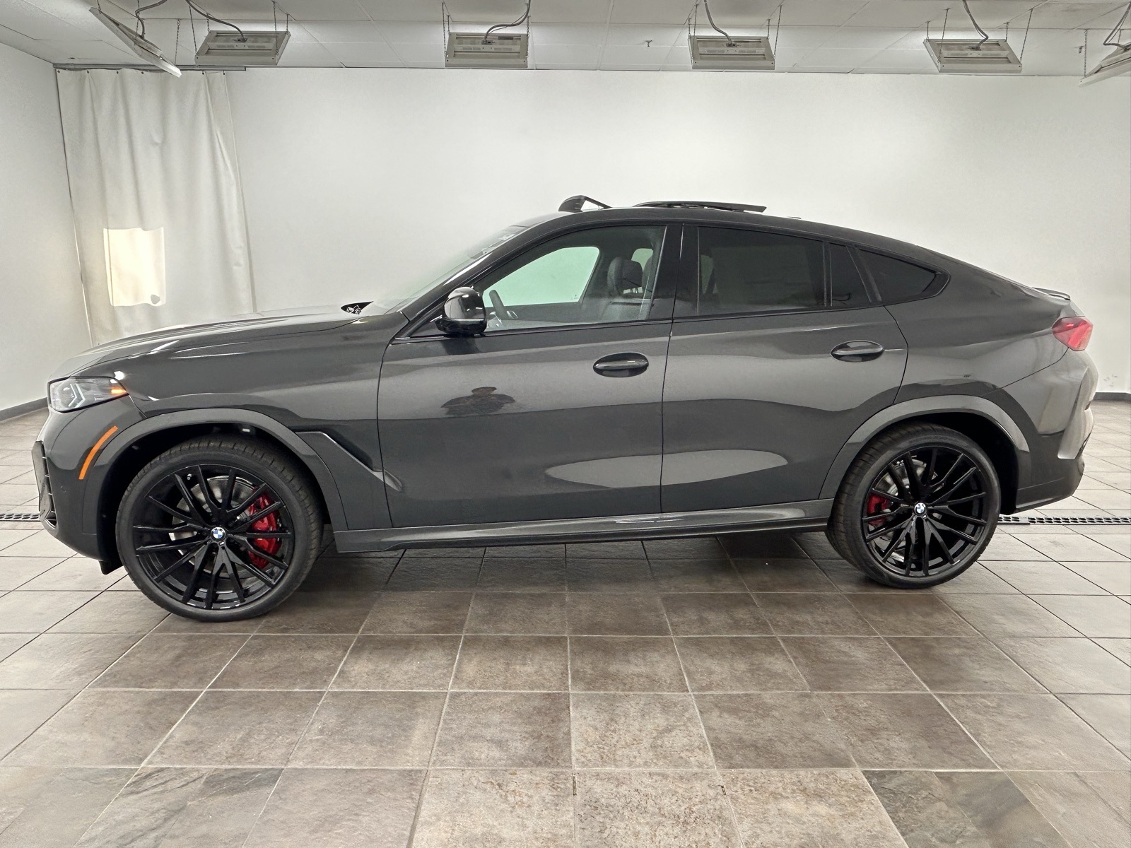 2026 Bmw X6 M photo 2