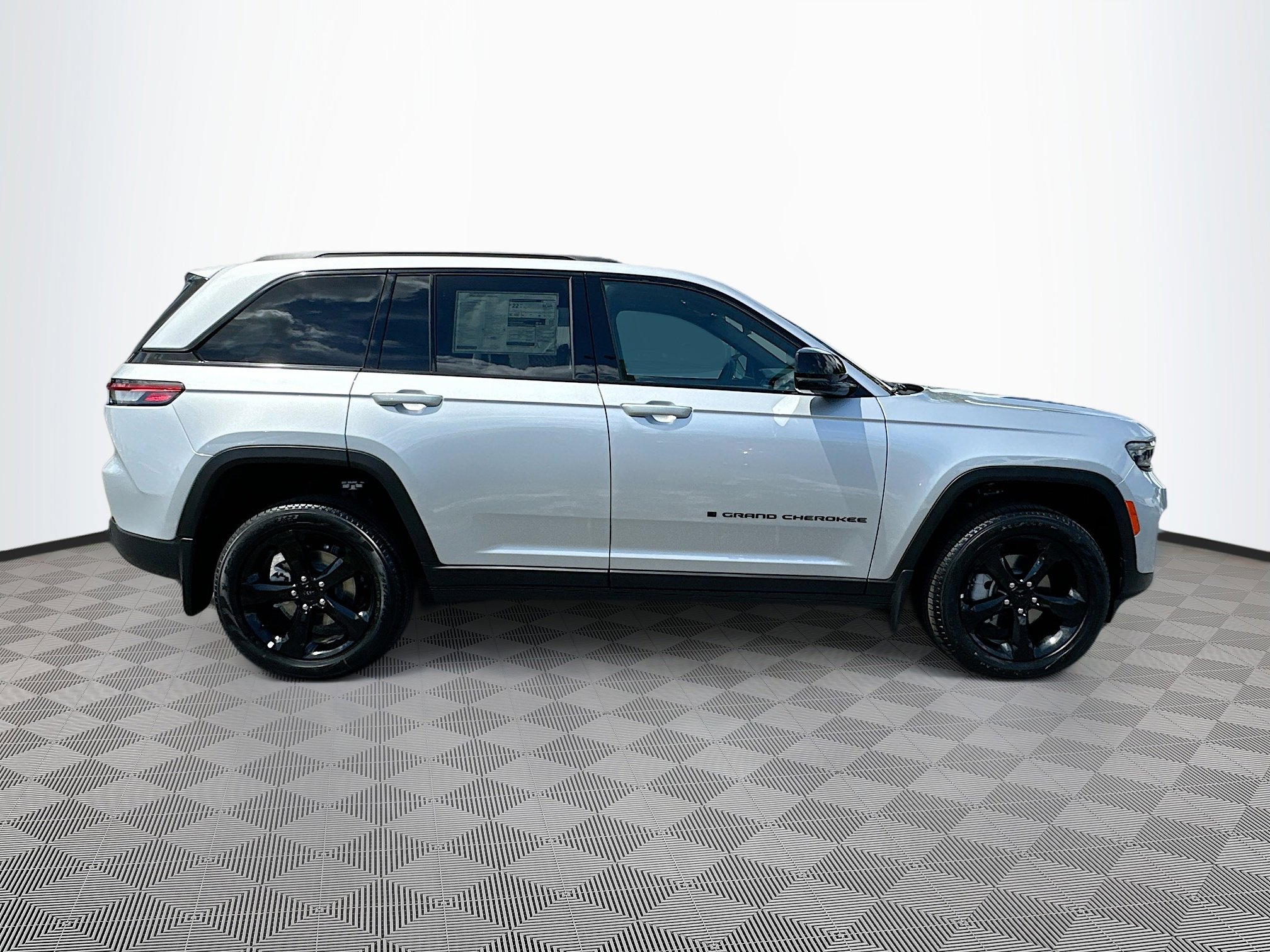 2025 Jeep Grand Cherokee Limited photo 3