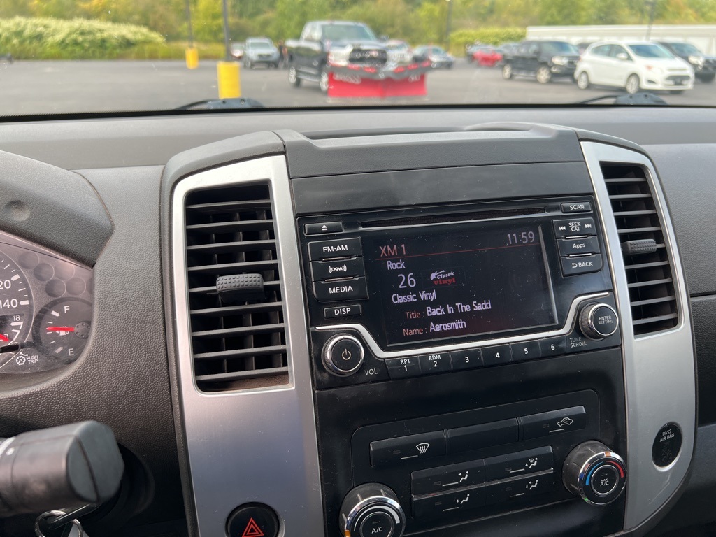 2015 Nissan Frontier SV photo 3