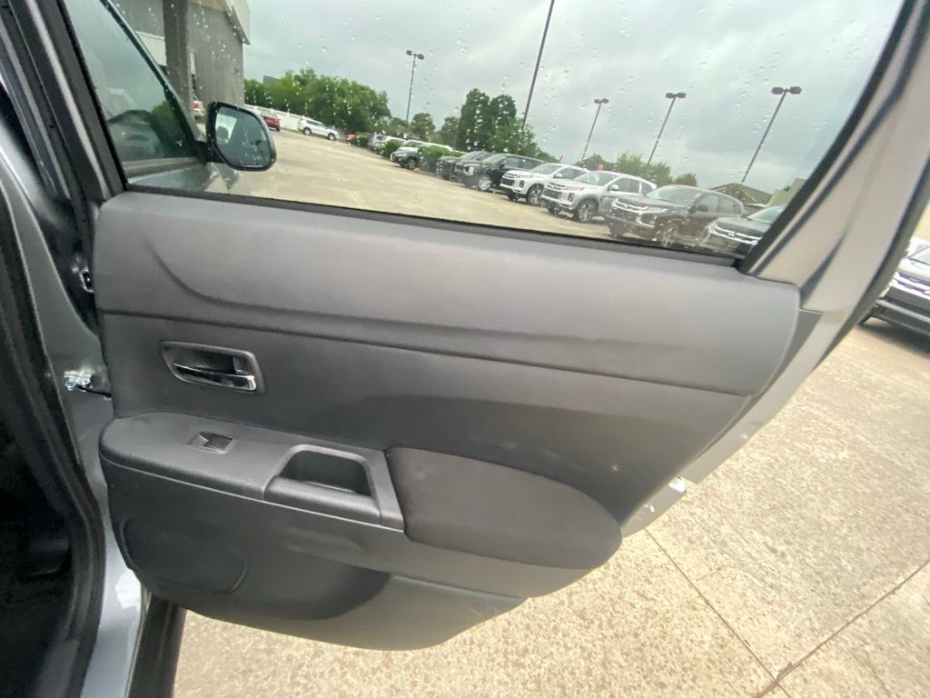 2024 Mitsubishi Outlander Sport ES photo 25