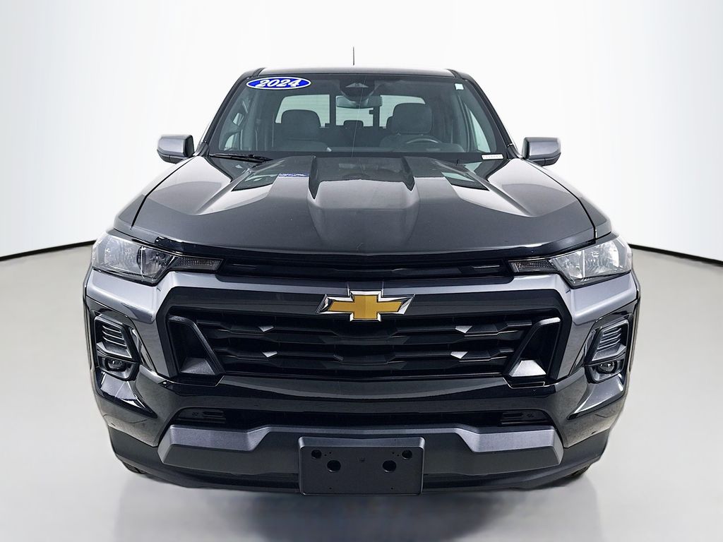 2024 Chevrolet Colorado LT photo 2