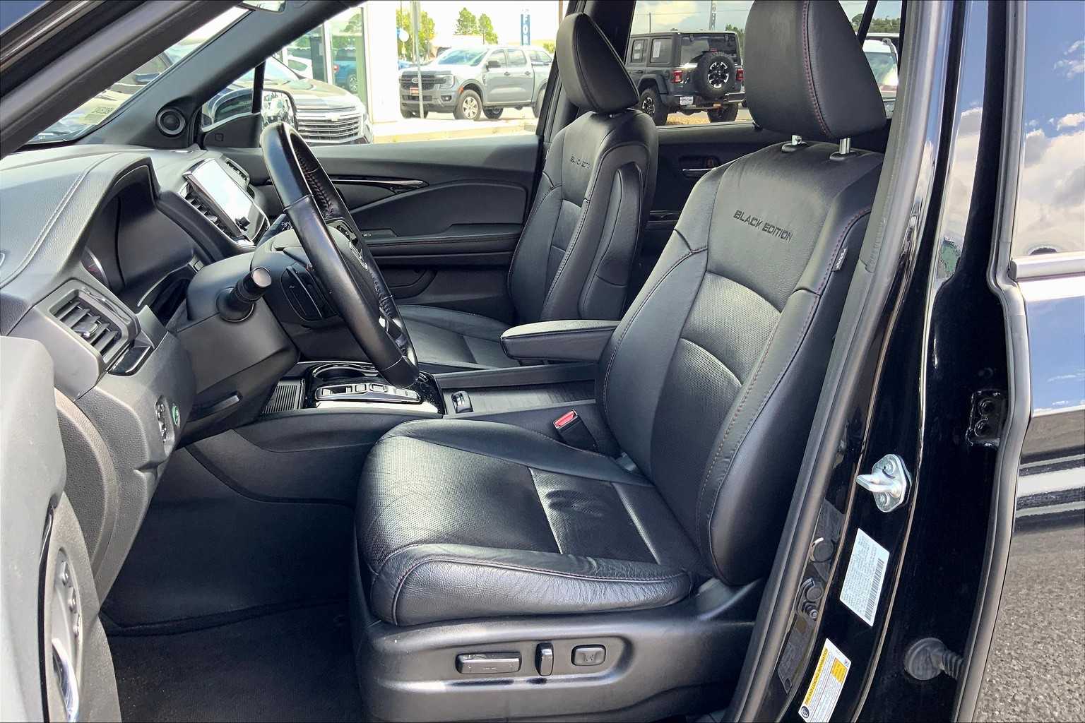 2022 Honda Pilot Black Edition photo 7