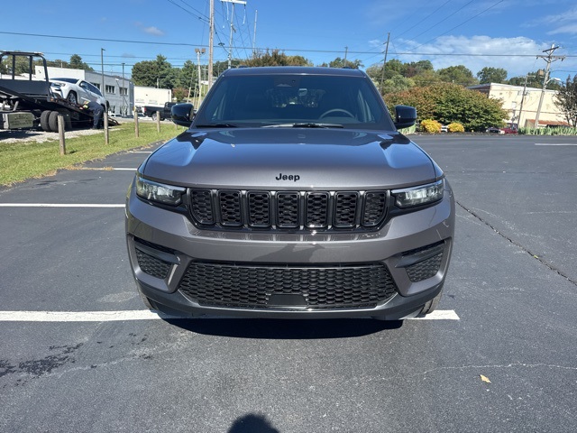 2025 Jeep Grand Cherokee Laredo X Altitude photo 2