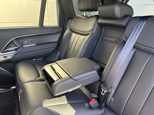 2025 Land Rover Range Rover SE photo 21