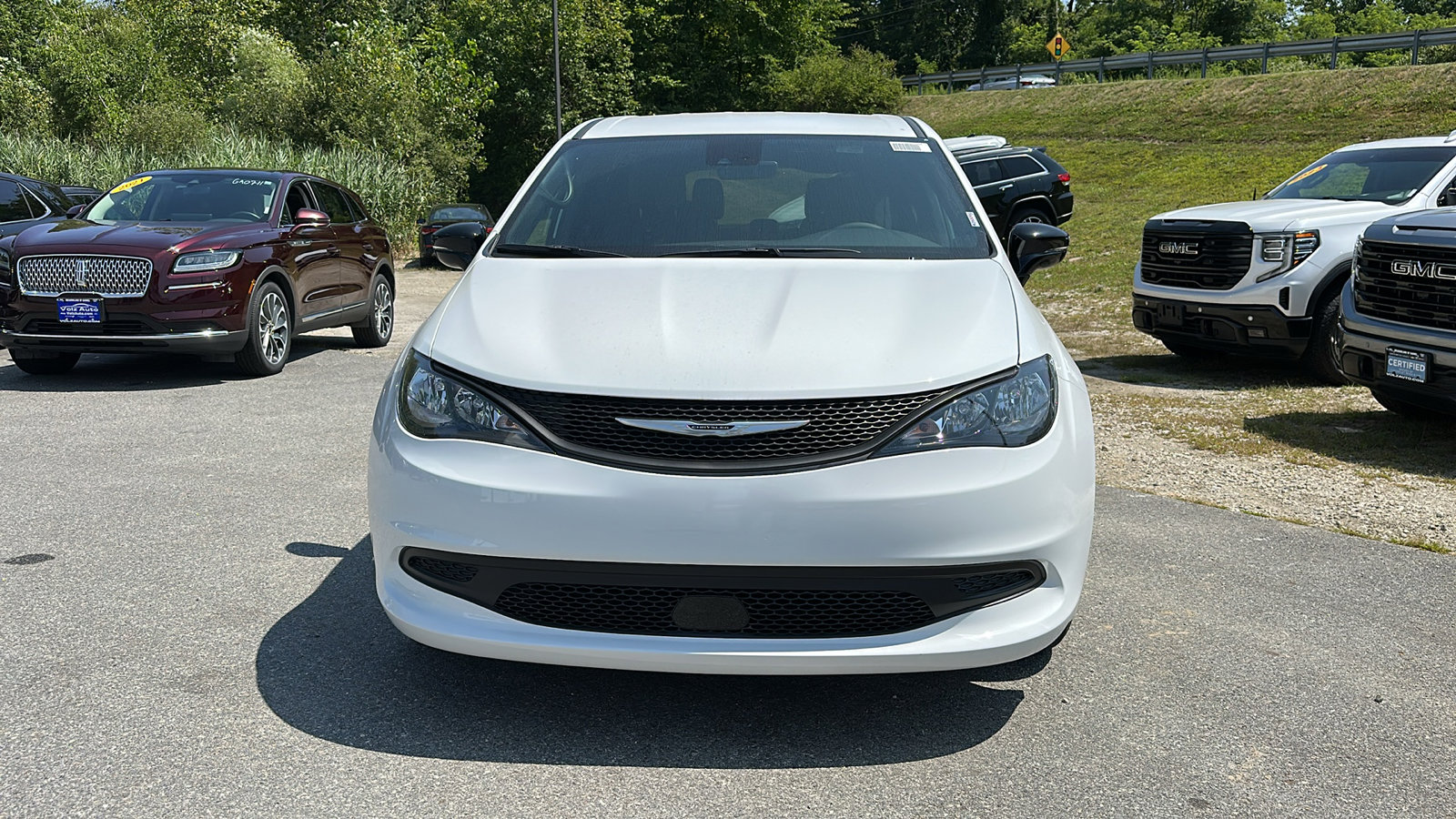 2026 Chrysler Voyager LX photo 3