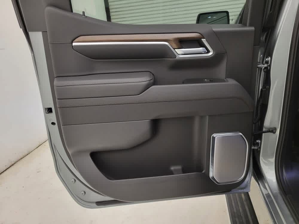 2025 Chevrolet Silverado High Country photo 46