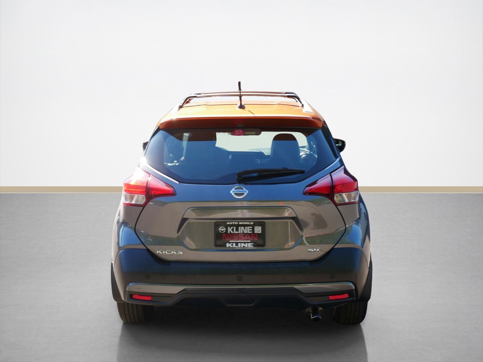 2019 Nissan Kicks SR photo 3