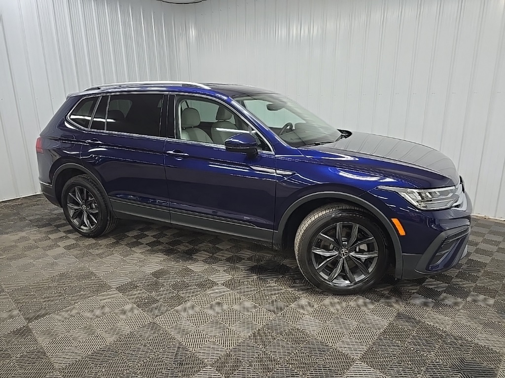 2022 Volkswagen Tiguan SE's photo