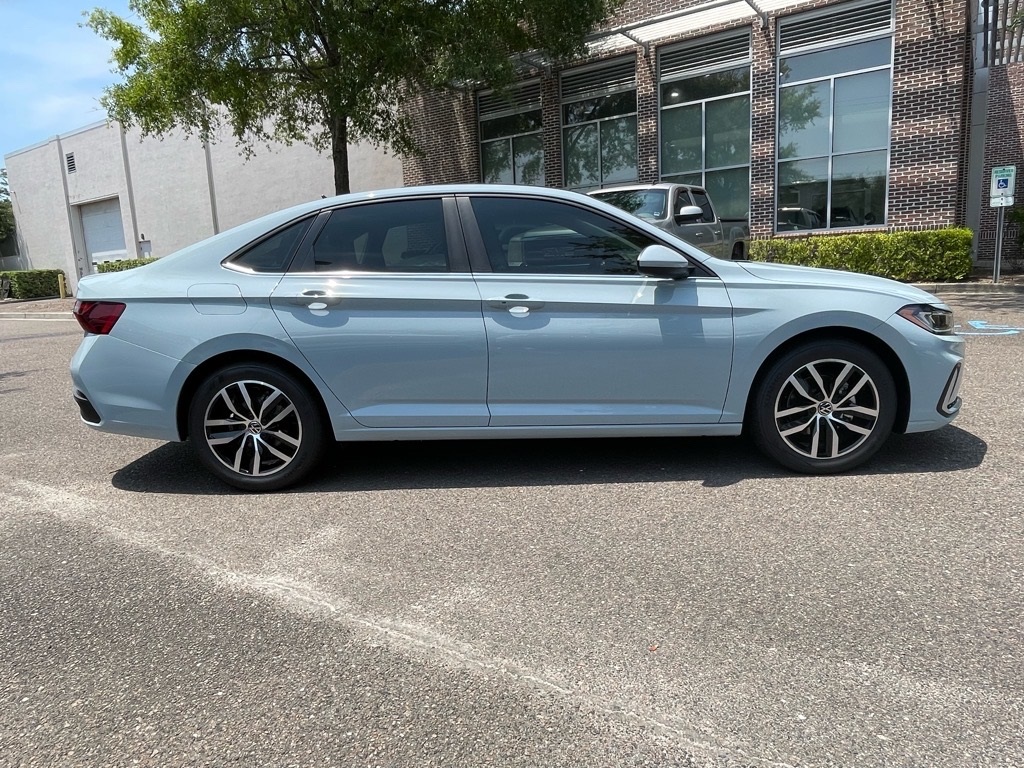2025 Volkswagen Jetta SE photo 2