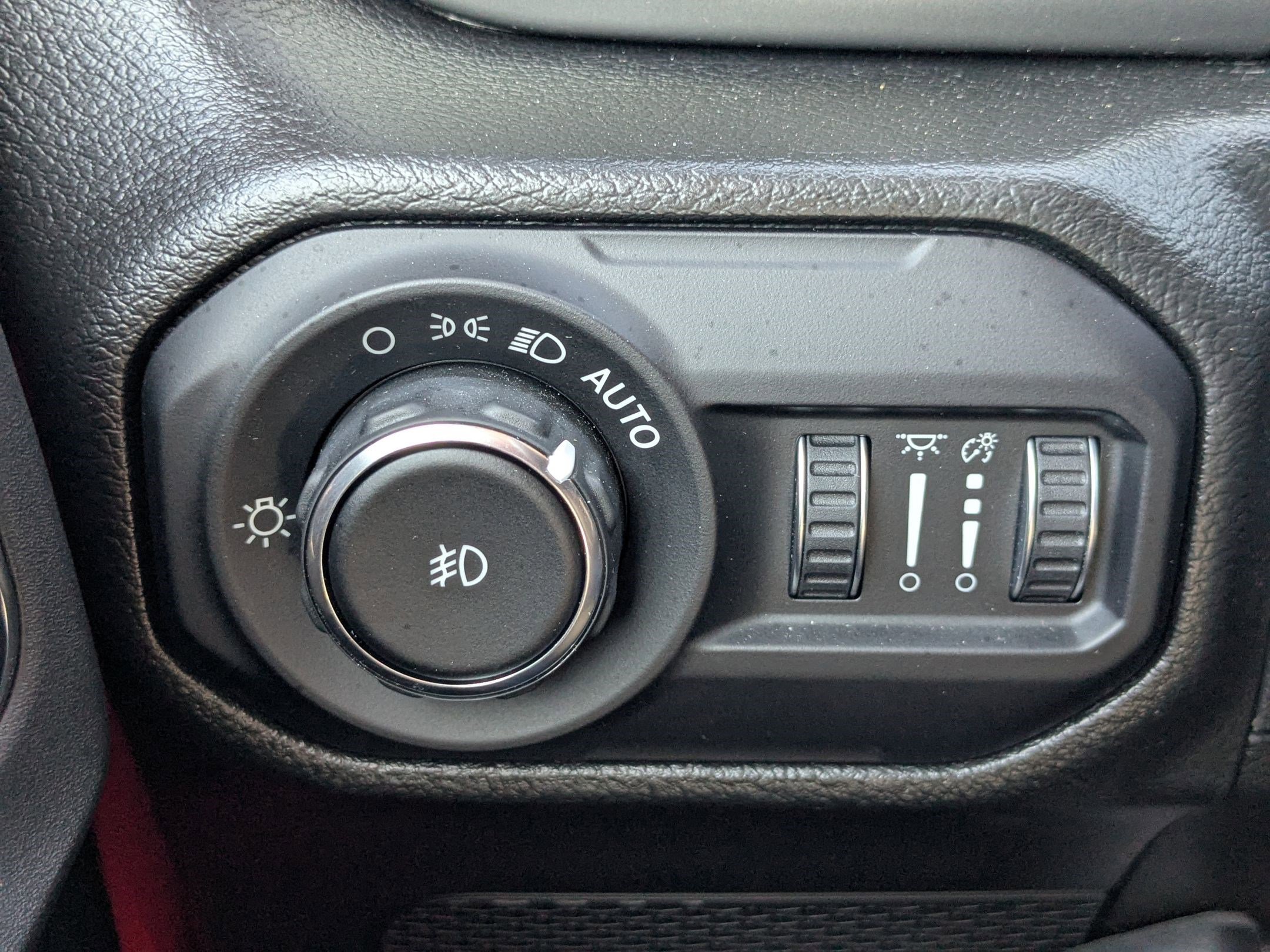 2022 Jeep Wrangler Willys photo 18