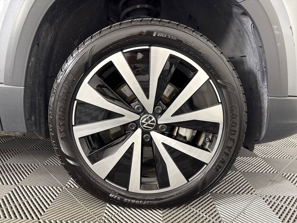 2024 Volkswagen Taos SE photo 8