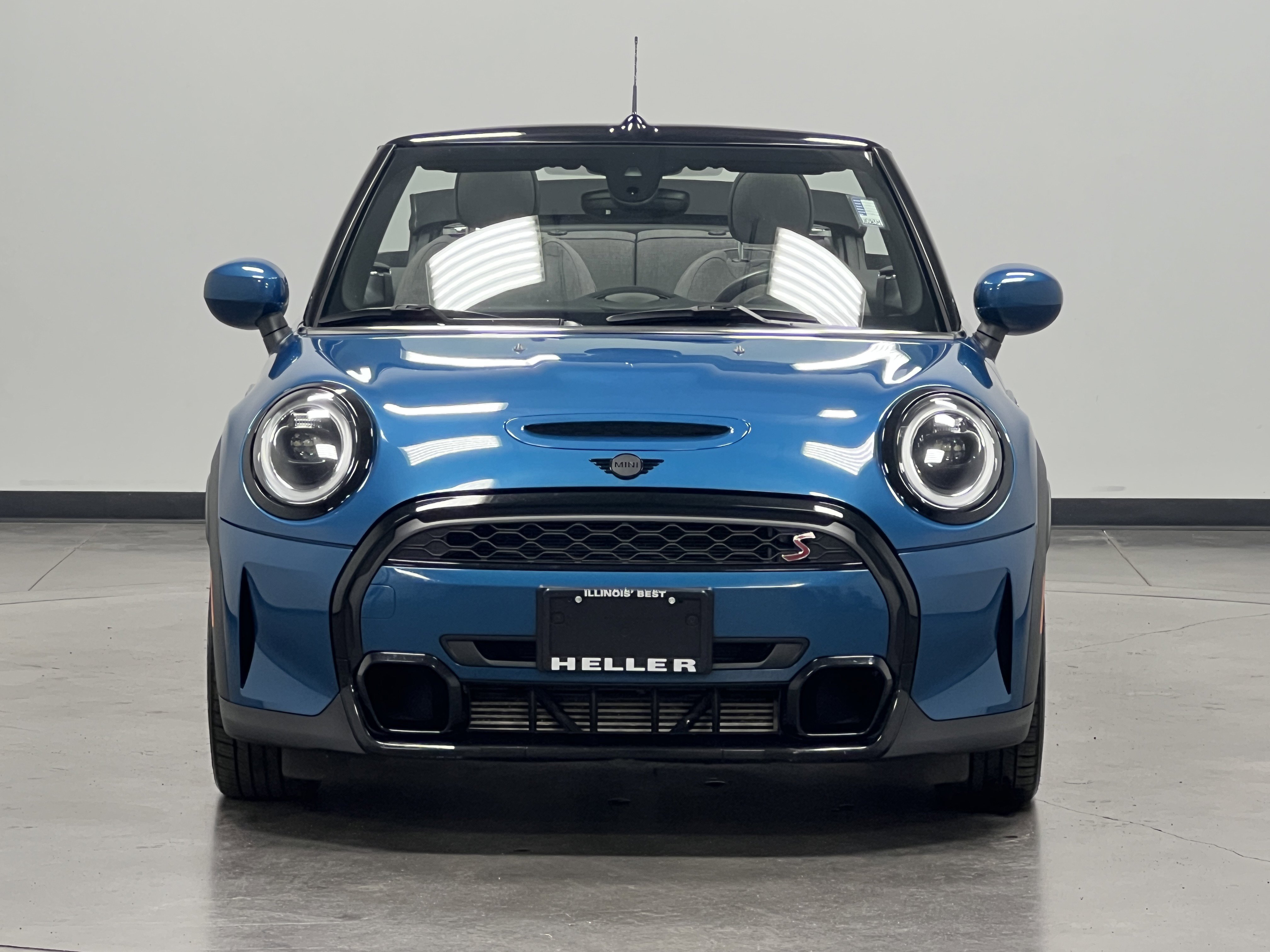 2023 Mini Cooper Convertible S photo 2