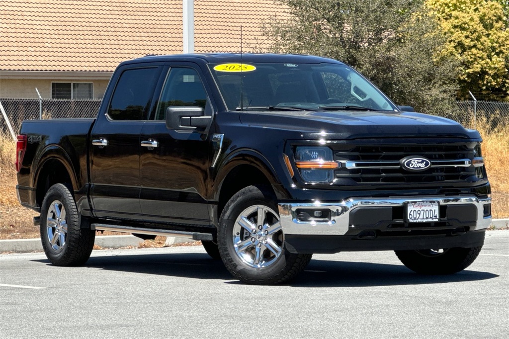 2025 Ford F-150 XLT photo 2