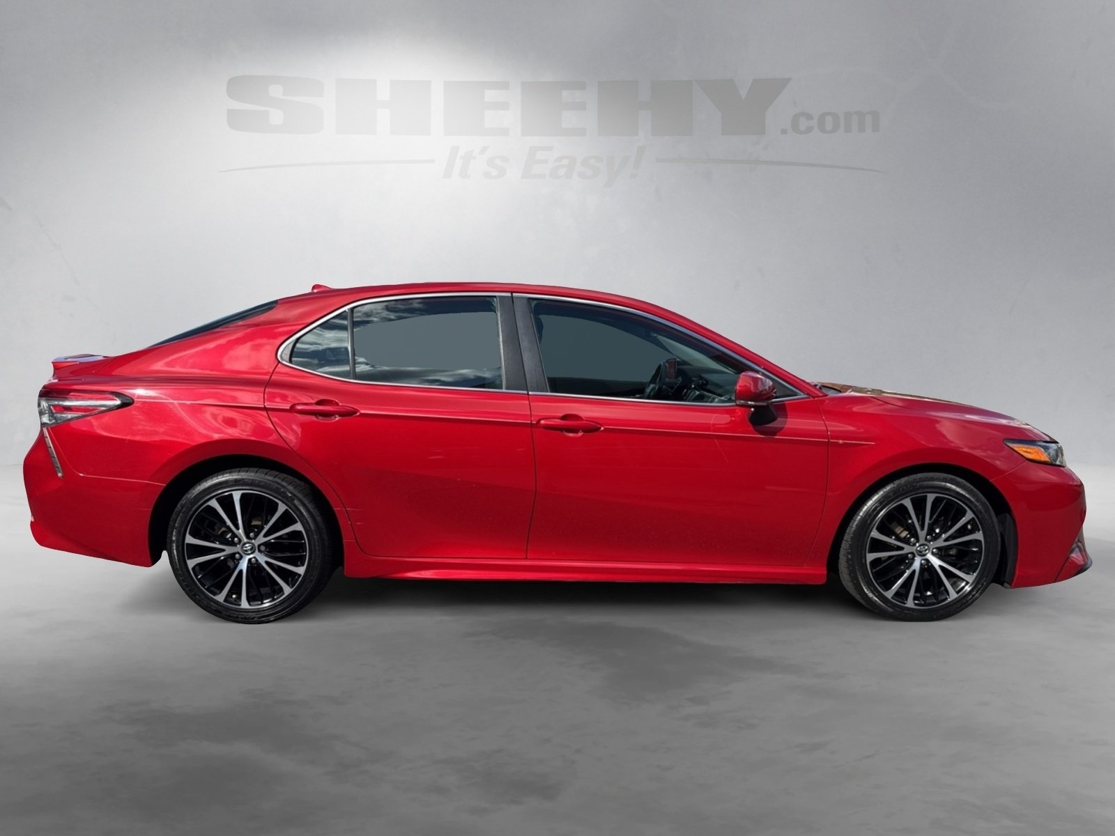 2019 Toyota Camry SE photo 9