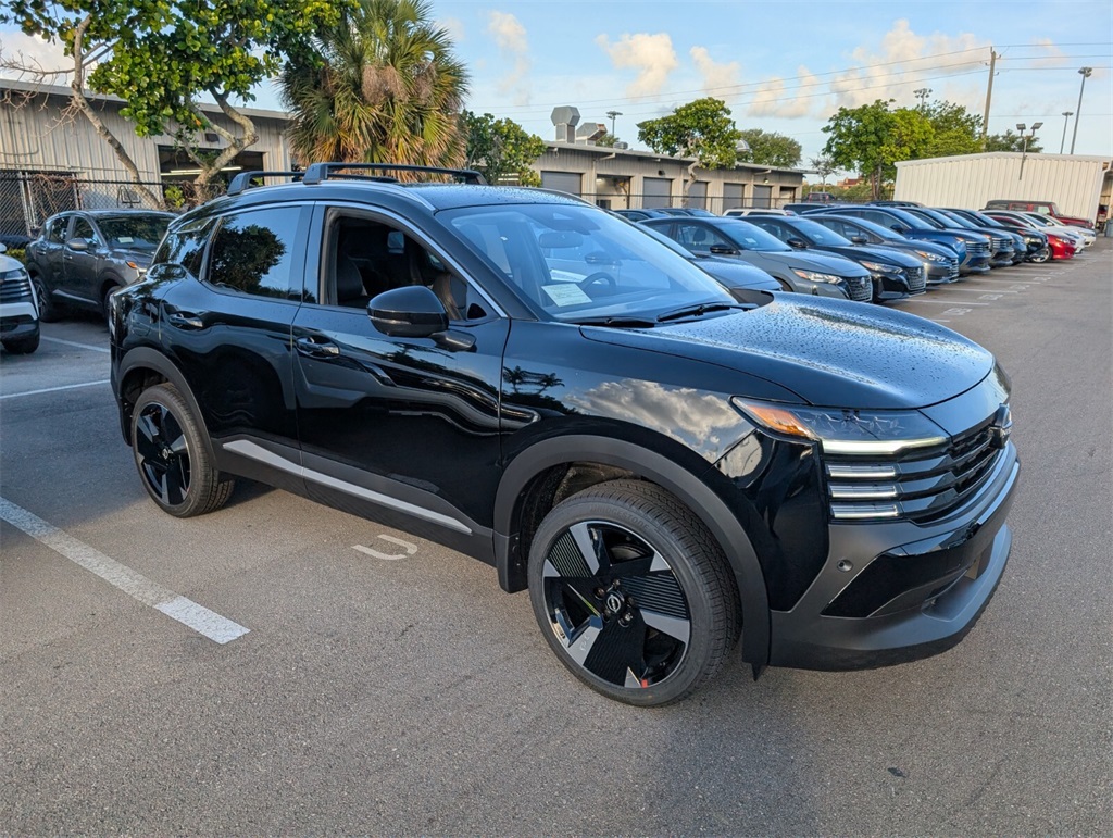 2025 Nissan Kicks SR photo 2