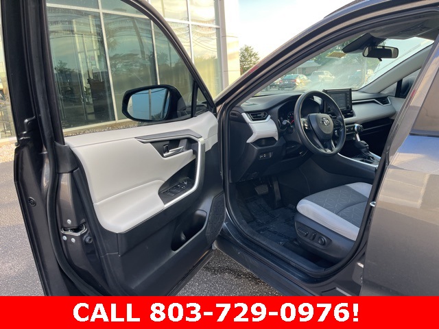 2021 Toyota RAV4 XLE photo 3
