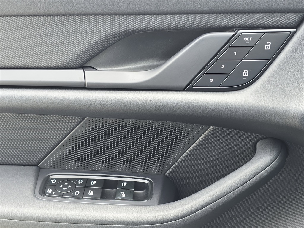 2023 Porsche Taycan Base photo 27
