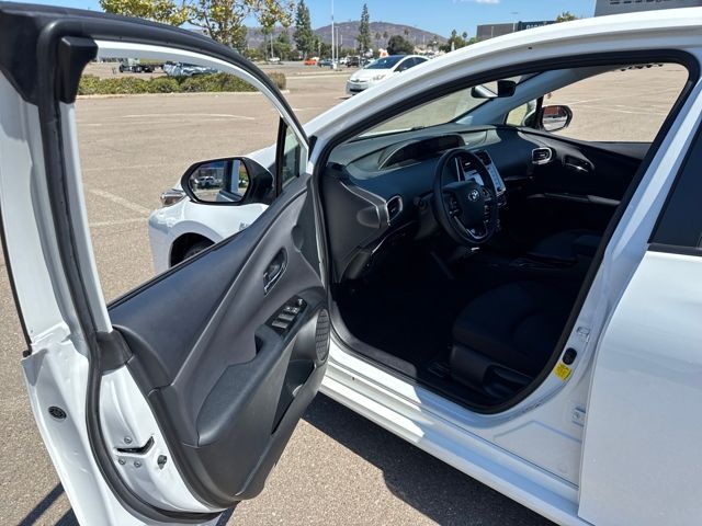 2022 Toyota Prius Prime LE photo 22