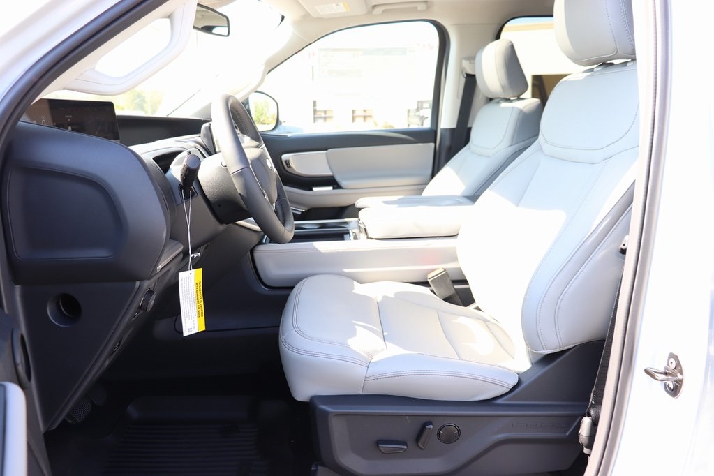 2025 Ford Expedition MAX photo 2