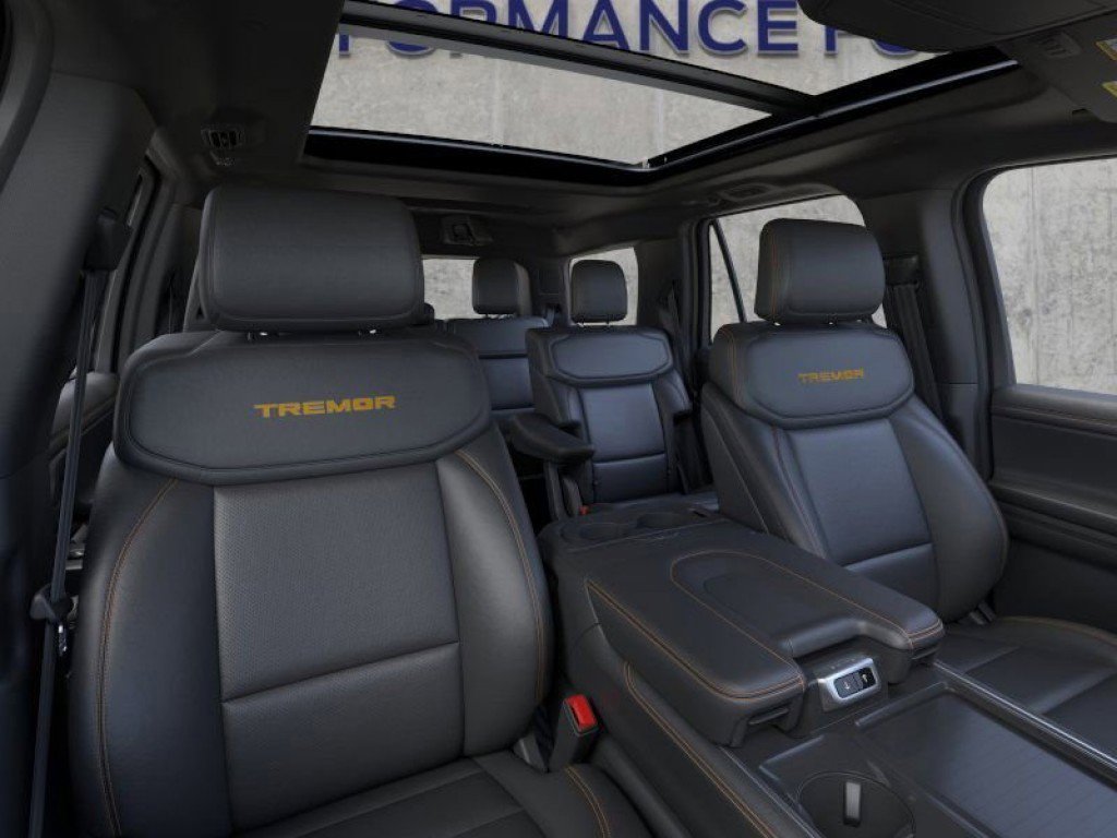 2025 Ford Expedition photo 2