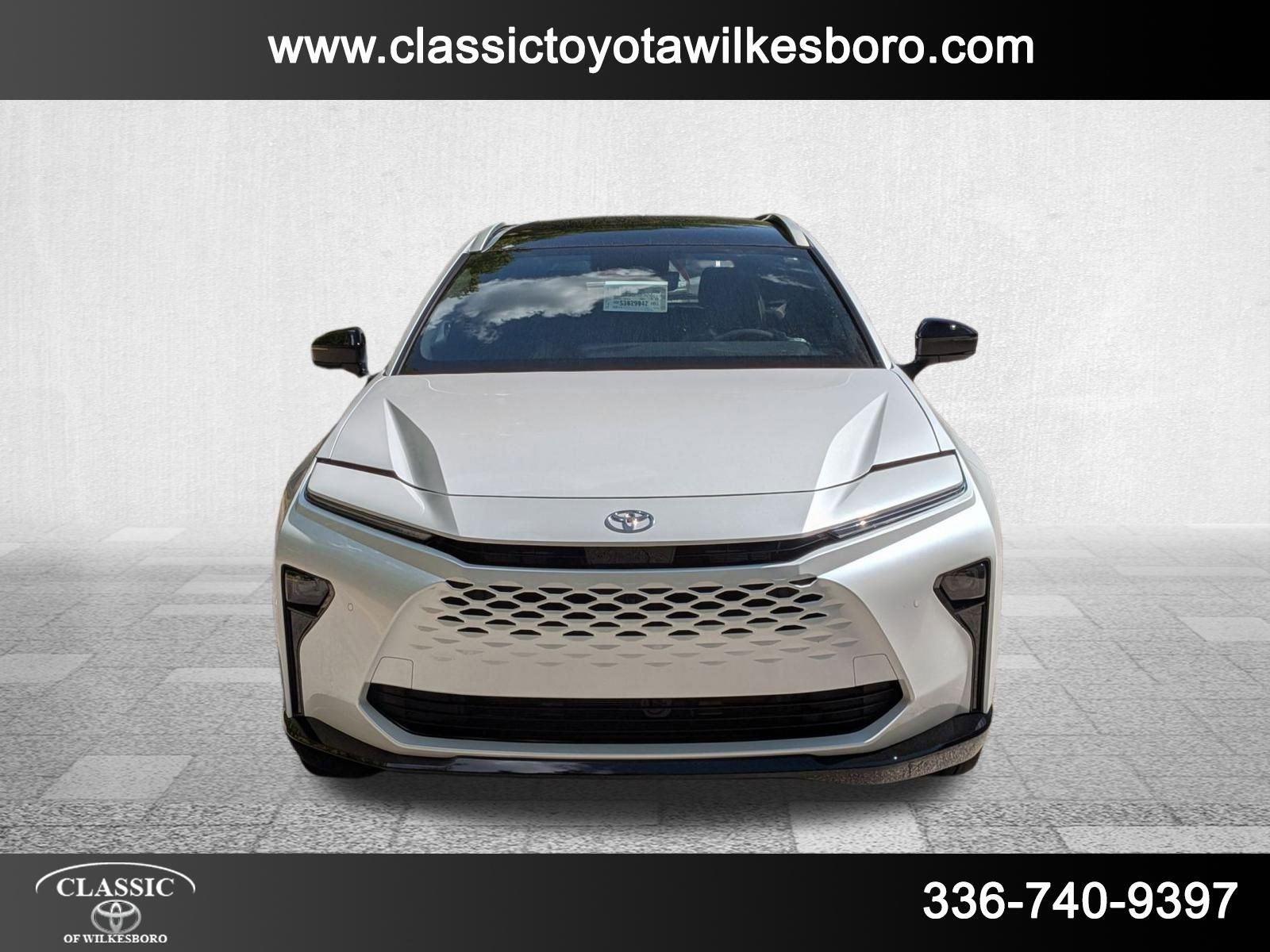 2025 Toyota Crown Signia Limited photo 2