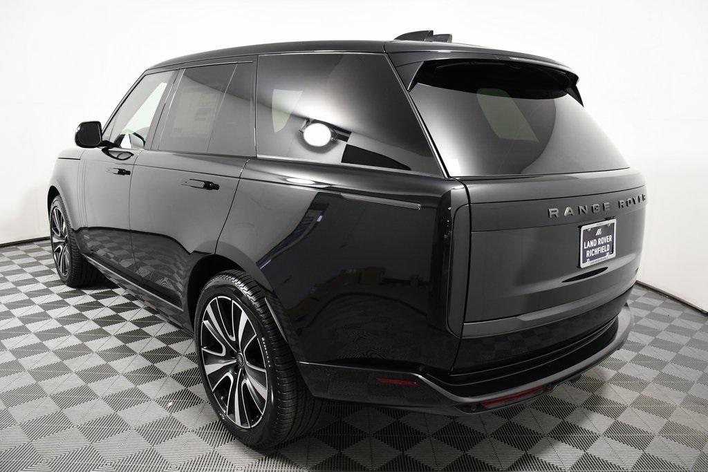 2025 Land Rover Range Rover SE photo 4