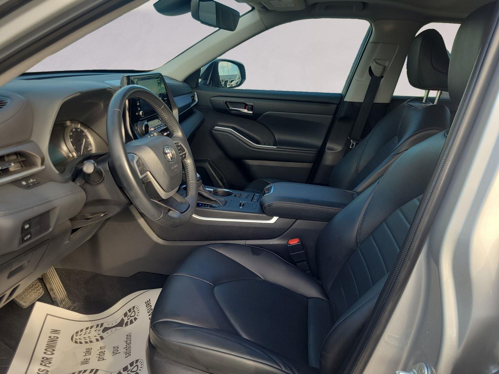 2022 Toyota Highlander XLE photo 9