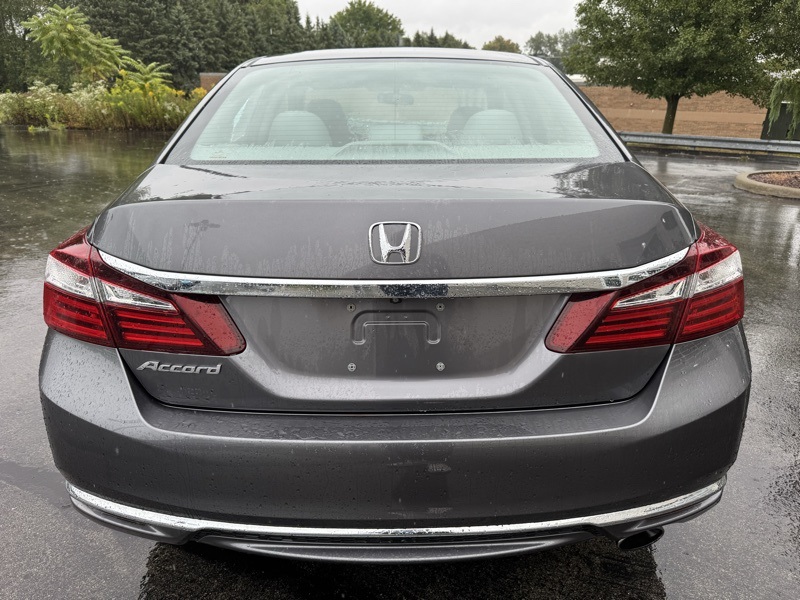 2017 Honda Accord LX photo 4