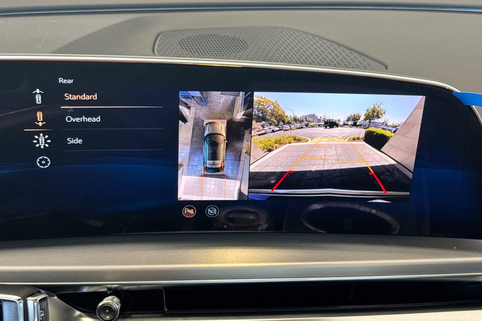 2025 Cadillac Lyriq Luxury photo 18