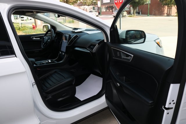 2022 Ford Edge SEL photo 25