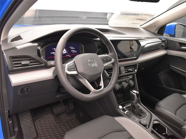 2024 Volkswagen Taos SEL photo 4
