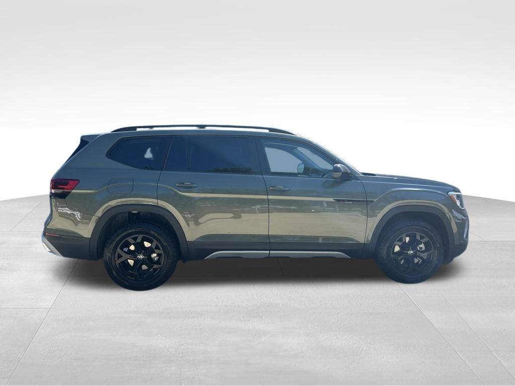 2026 Volkswagen Atlas Peak Edition SE photo 2