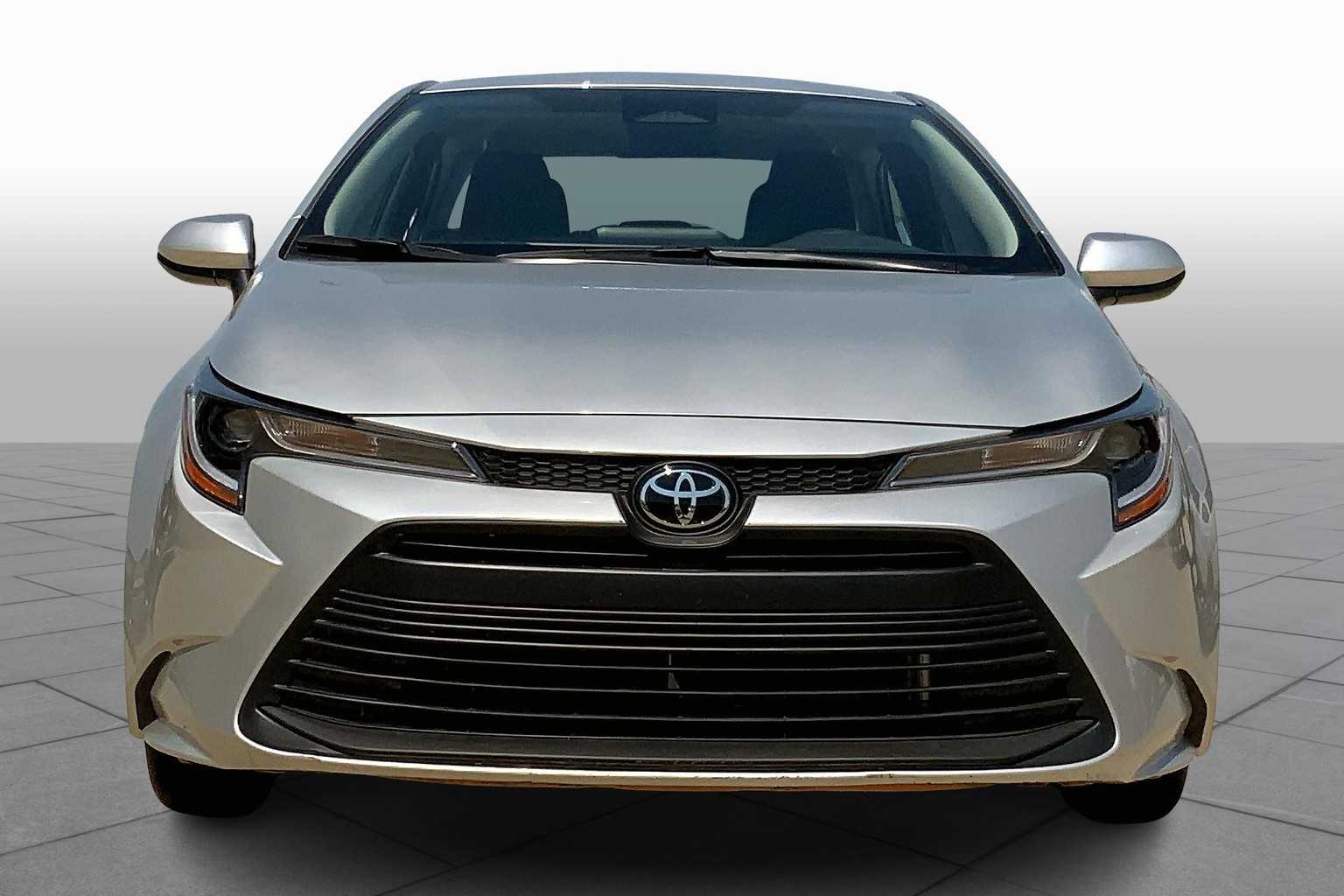 2025 Toyota Corolla LE photo 3