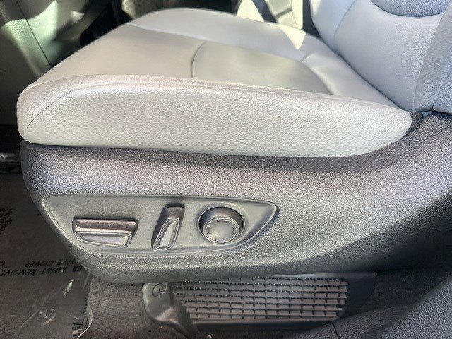 2025 Toyota Sienna XLE photo 14