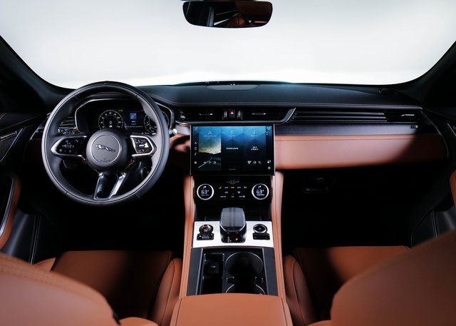 2025 Jaguar F-PACE R-Dynamic S photo 2