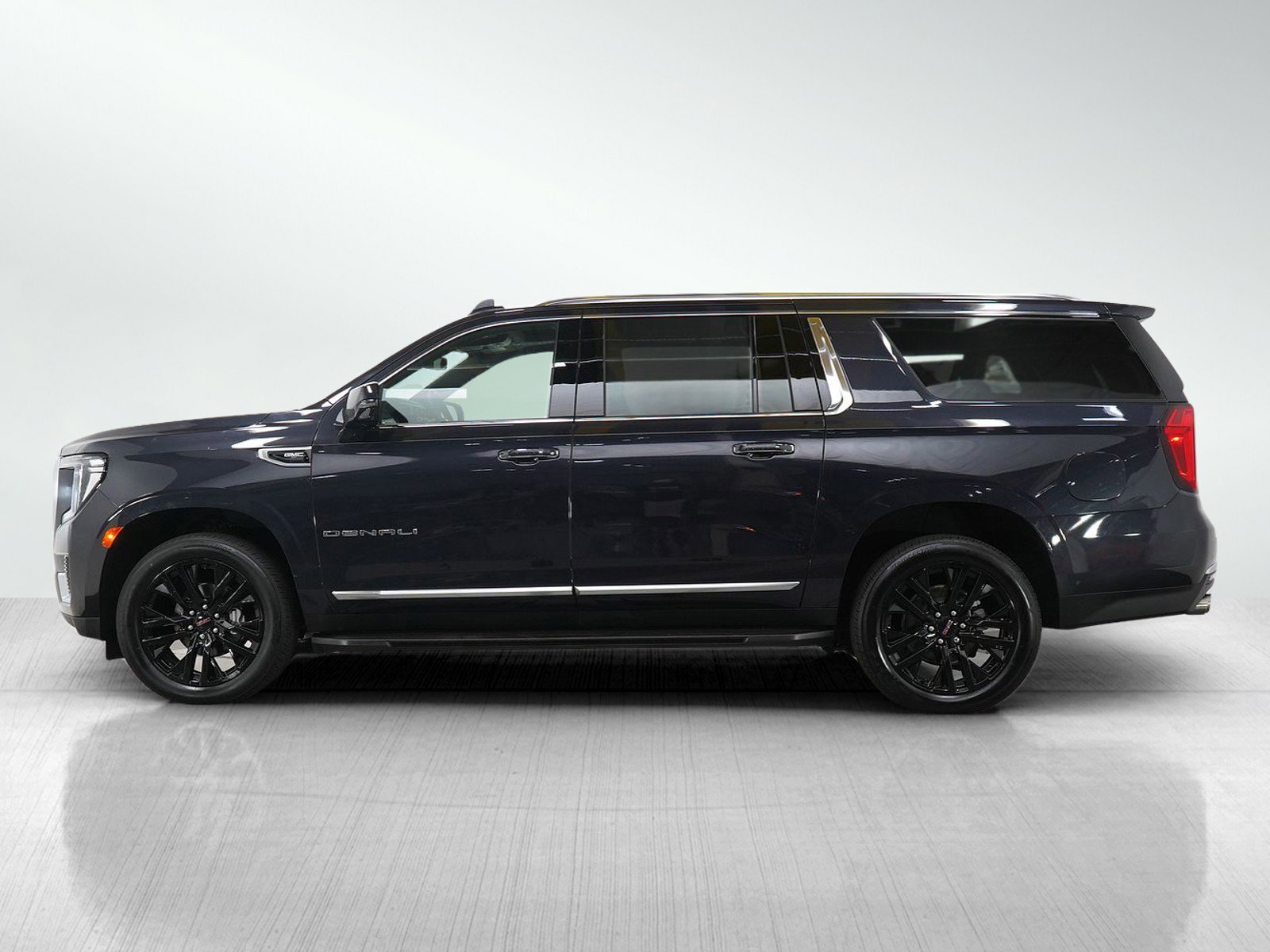 Used 2024 GMC Yukon XL Denali with VIN 1GKS2JKL9RR144594 for sale in Bloomington, Minnesota