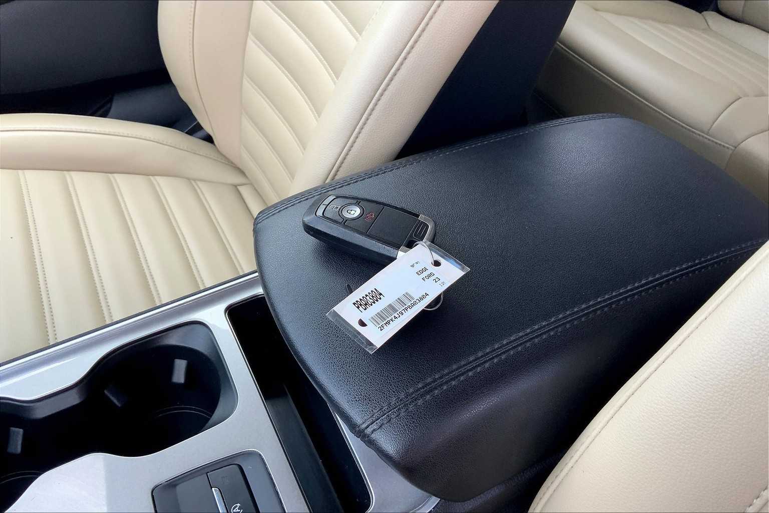 2023 Ford Edge SEL photo 14