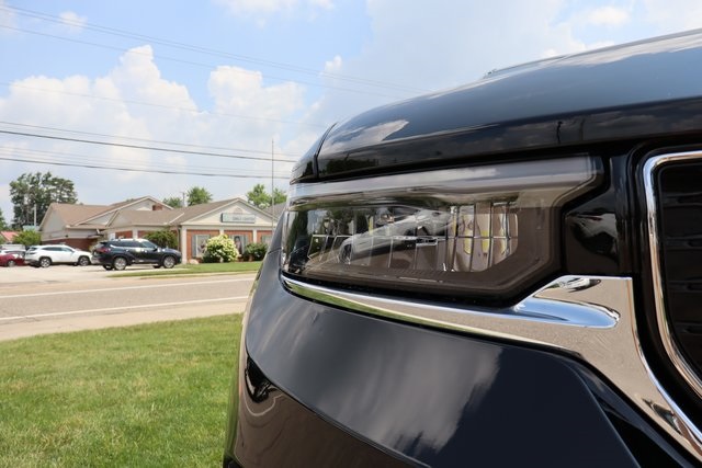 2025 Jeep Grand Cherokee Limited photo 4