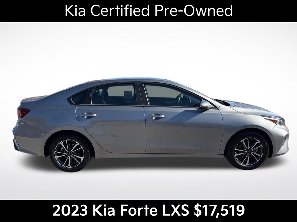 2023 Kia Forte LXS photo 2