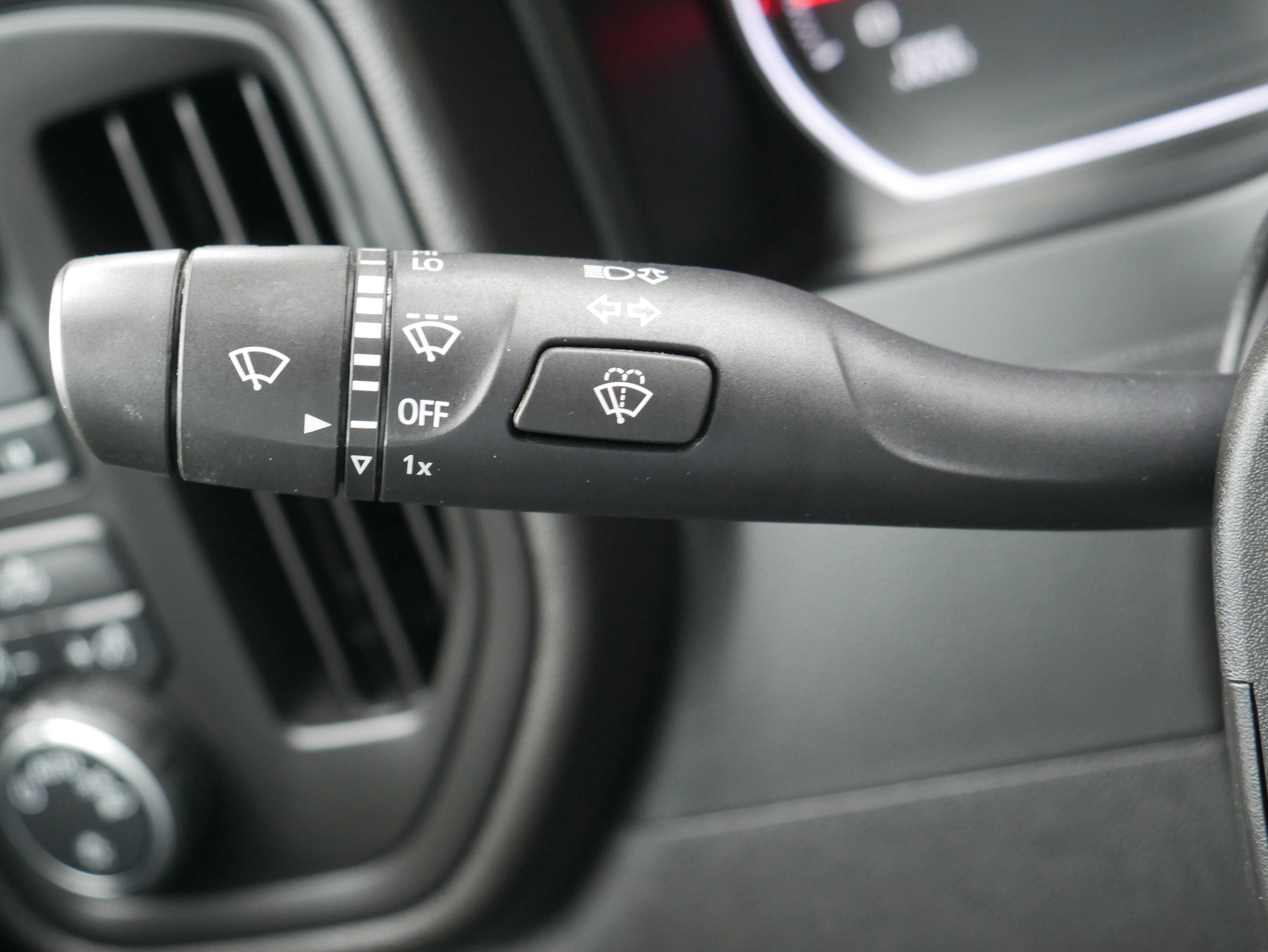 2021 Chevrolet Silverado 1500 Custom Trail Boss photo 2