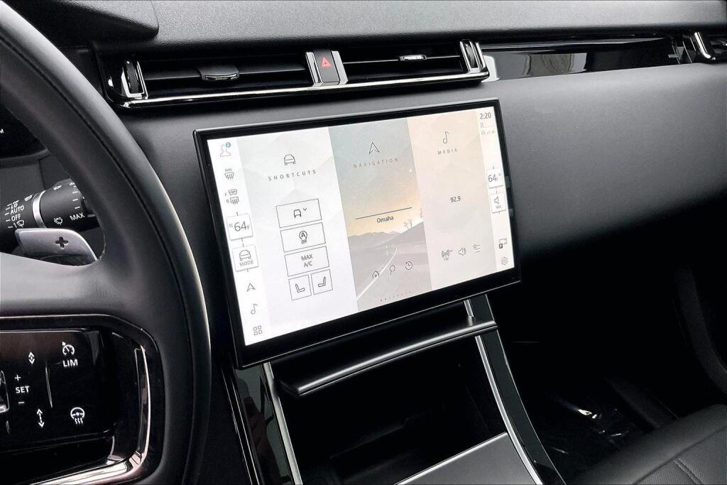 2025 Land Rover Range Rover Velar SE photo 4